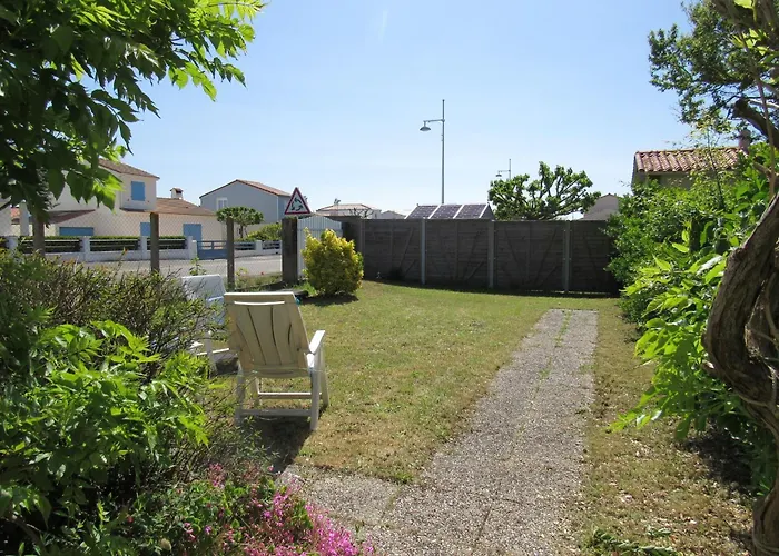 Hébergement de vacances Maison Avec Jardin, Proche Plage, - Fr-1-194-331 *