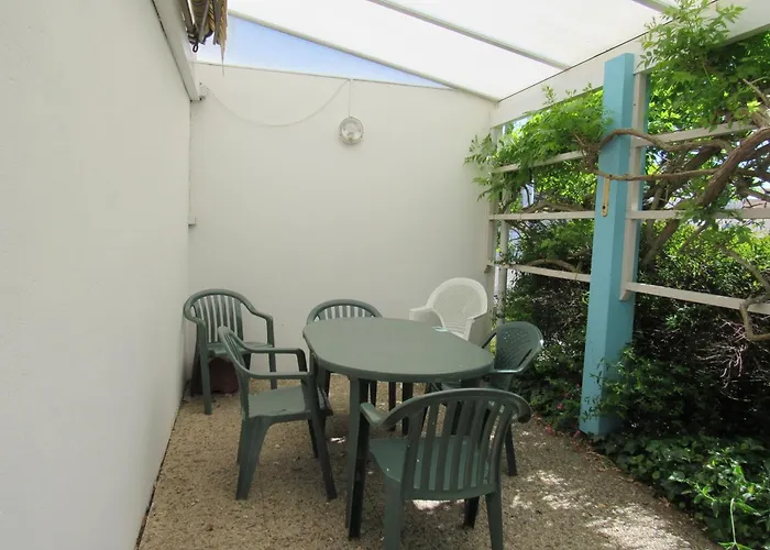 Hébergement de vacances Maison Avec Jardin, Proche Plage, - Fr-1-194-331 *